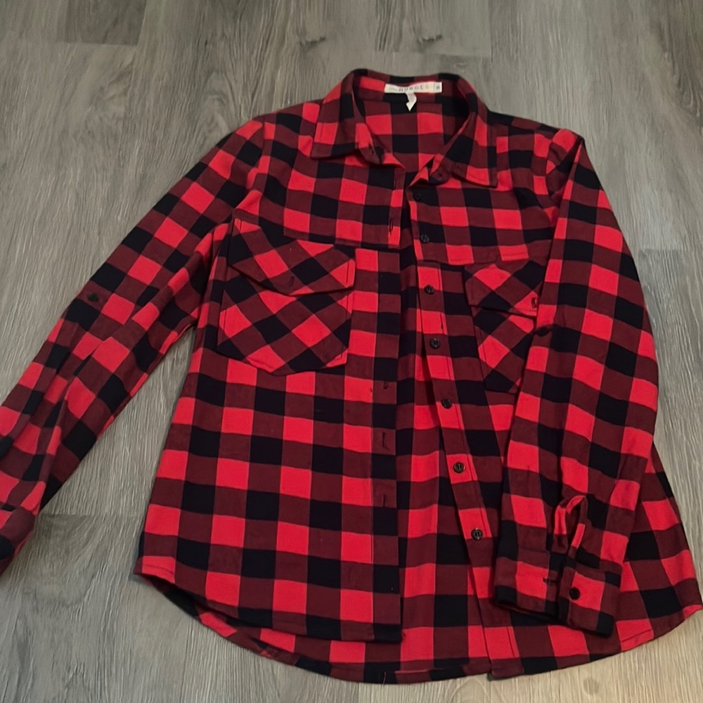 Hanger shirt ❤️🖤. Size S